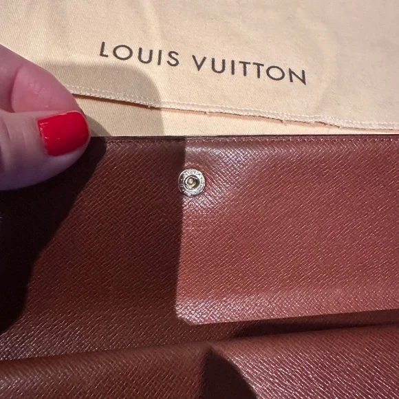 Louis Vuitton Wallet - Picture 5 of 9